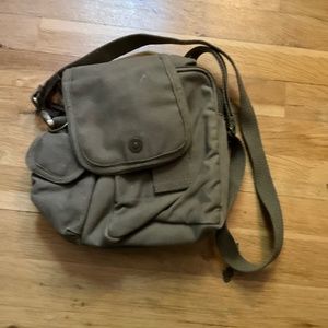 New Army cross body bag ( men or woman) never used